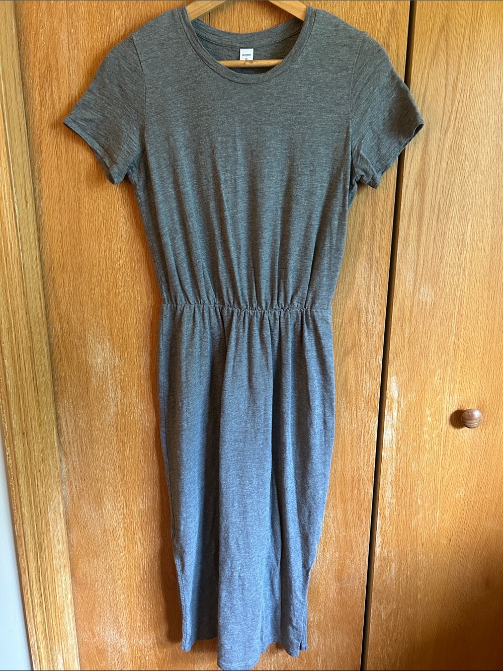 🦋 Old Navy Grey Short-Sleeve Elastic-Waist Midi T- Shirt Dress with Side Slits